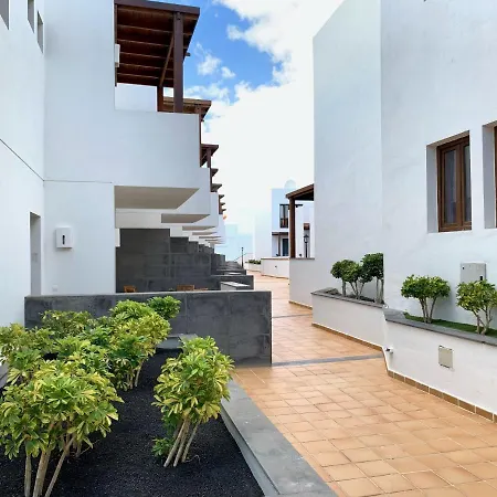 Apt. Con Terraza Solarium De 70m2 - Acceso Directo A Piscina شقة